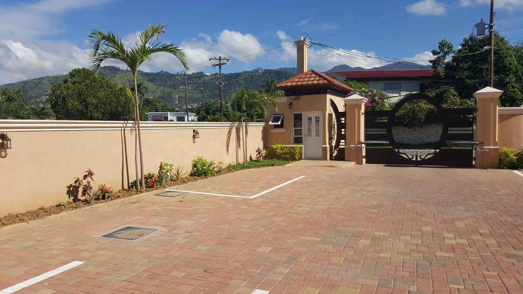 Apt 12, Executive Suites Ja - Palms Enfield Exterior photo